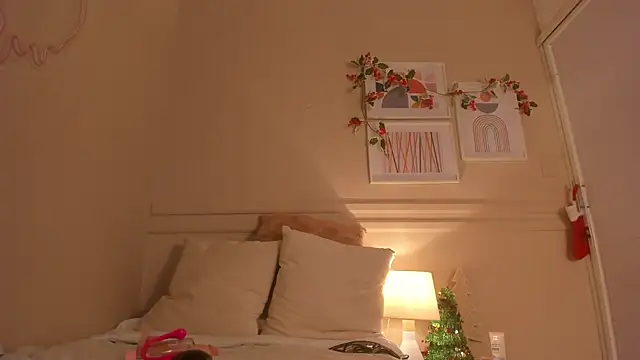 Snapshot of _emily__st chatting on December 19, 2025, 2:24 pm emily st online show from December 19, 2025, 2:24 pm