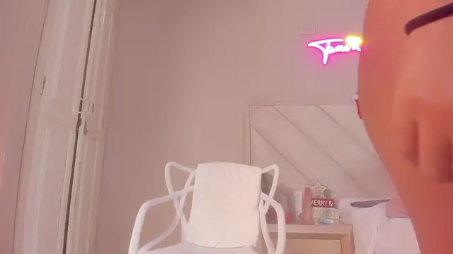 Snapshot of _emily__st chatting on December 22, 2025, 4:15 pm emily st online show from December 22, 2025, 4:15 pm