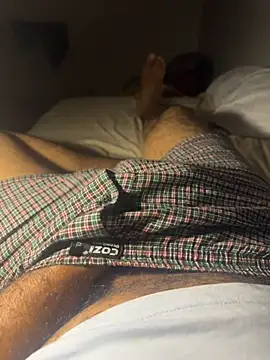 Night outcam online show from April 3, 2026, 9:13 pm