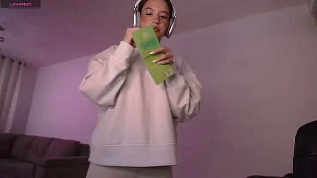 alina lee online show from April 16, 2026, 12:55 am