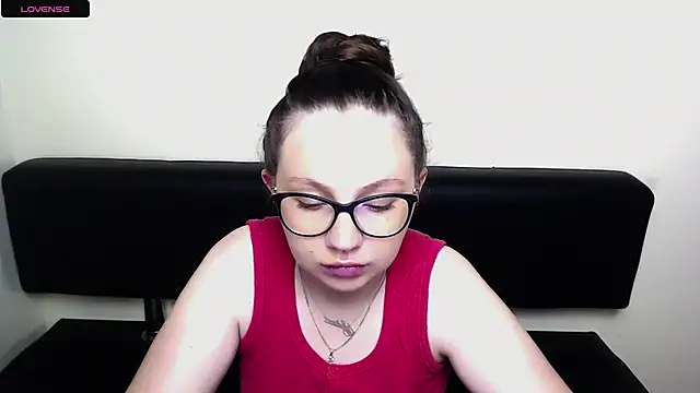 LiliaErmi online show from June 26, 2026, 5:56 am