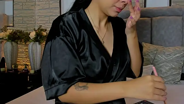 LanaRouse online show from December 19, 2025, 1:18 pm