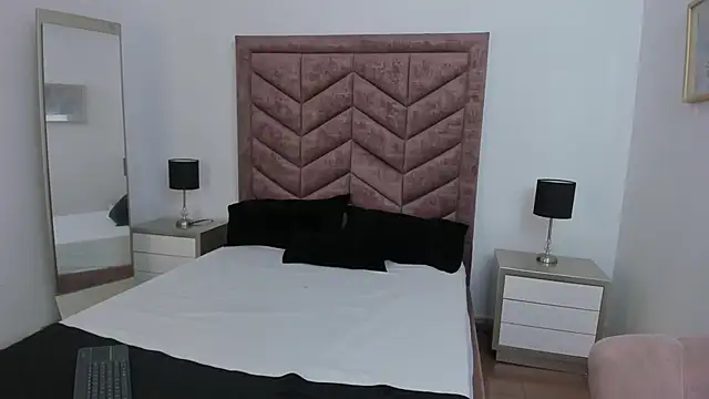 Scarlett  Noir online show from February 27, 2026, 7:47 pm