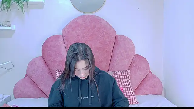 Miia Anderson online show from February 26, 2026, 11:42 am