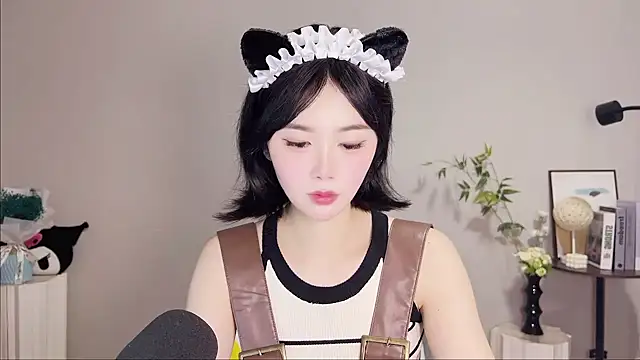 Pinkgirl520 online show from May 12, 2026, 3:03 am