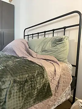 YourSlutQueen online show from March 20, 2026, 11:48 am