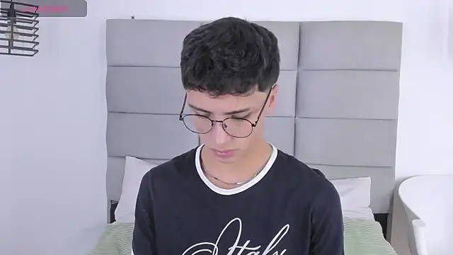 JoshClaarktt online show from March 18, 2026, 4:04 am