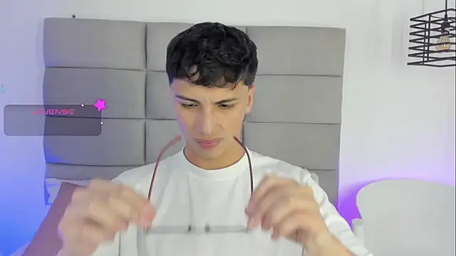 JoshClaarktt online show from April 1, 2026, 4:02 am