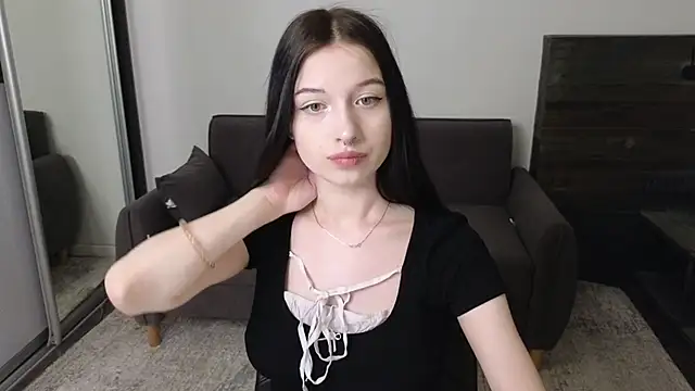AlicePowells online show from May 13, 2026, 11:07 am