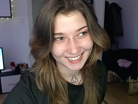 Snapshot of AlienforTwenty chatting on December 17, 2025, 9:04 am AlienforTwenty online show from December 17, 2025, 9:04 am