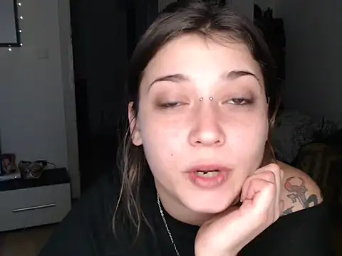 Snapshot of AlienforTwenty chatting on December 19, 2025, 12:06 am AlienforTwenty online show from December 19, 2025, 12:06 am