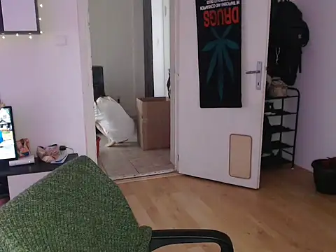 Snapshot of AlienforTwenty chatting on December 21, 2025, 9:27 am AlienforTwenty online show from December 21, 2025, 9:27 am