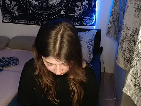 Snapshot of AlienforTwenty chatting on January 13, 2026, 11:32 pm AlienforTwenty online show from January 13, 2026, 11:32 pm