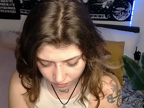 Snapshot of AlienforTwenty chatting on February 17, 2026, 11:50 am AlienforTwenty online show from February 17, 2026, 11:50 am