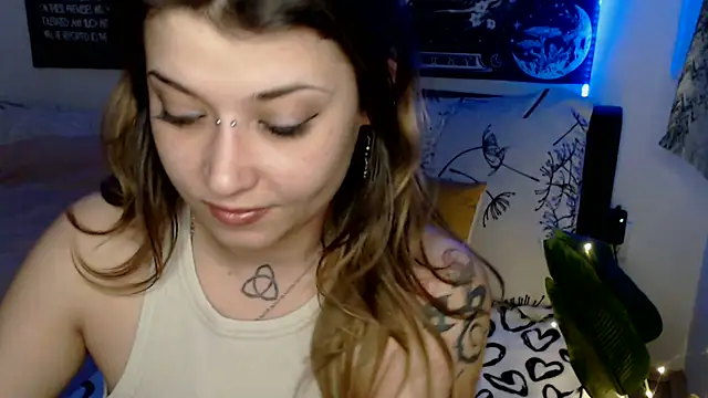 Snapshot of AlienforTwenty chatting on February 24, 2026, 2:53 am AlienforTwenty online show from February 24, 2026, 2:53 am