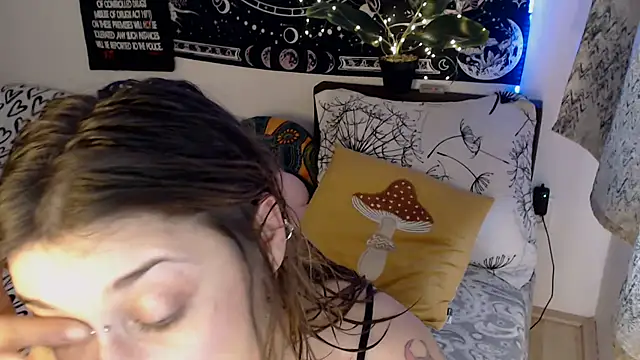 Snapshot of AlienforTwenty chatting on March 4, 2026, 9:26 am AlienforTwenty online show from March 4, 2026, 9:26 am