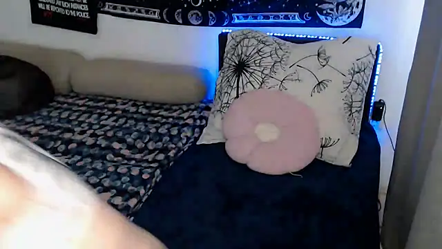 Snapshot of AlienforTwenty chatting on July 10, 2026, 10:29 am AlienforTwenty online show from July 10, 2026, 10:29 am