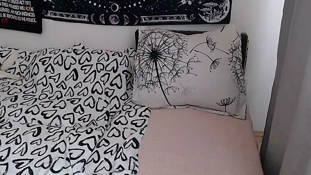 Snapshot of AlienforTwenty chatting on July 17, 2026, 12:01 pm AlienforTwenty online show from July 17, 2026, 12:01 pm
