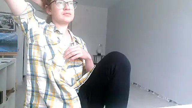 Snapshot of Alice_newhome chatting on June 20, 2026, 9:45 am Alice newhome online show from June 20, 2026, 9:45 am