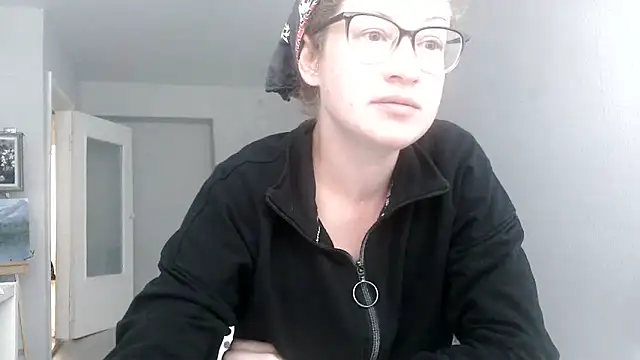 Snapshot of Alice_newhome chatting on June 21, 2026, 1:24 pm Alice newhome online show from June 21, 2026, 1:24 pm