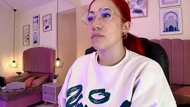 Snapshot of Celestee15_ chatting on February 10, 2026, 11:25 am Celestee15 online show from February 10, 2026, 11:25 am