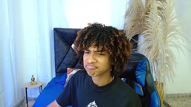 angelll18  online show from April 1, 2026, 9:01 pm