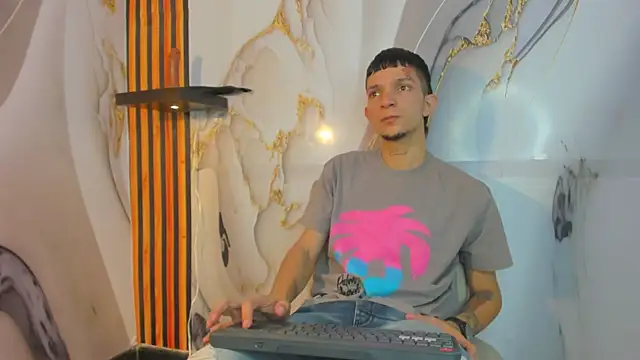 Straight Guy22 online show from December 21, 2025, 4:08 am