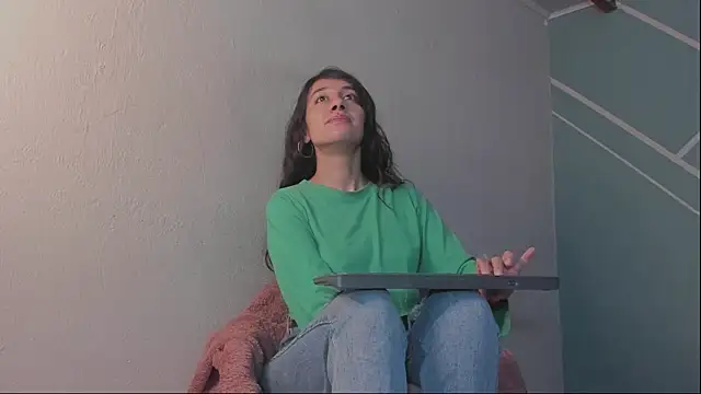 Lucy-Bluesea online show from February 3, 2026, 12:31 am