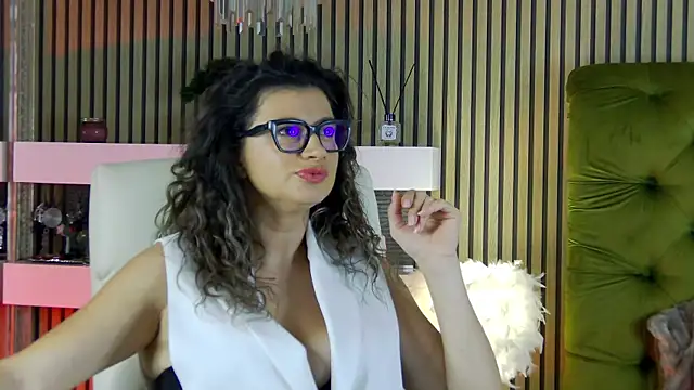 Snapshot of MiraBennet chatting on January 8, 2026, 7:43 am MiraBennet online show from January 8, 2026, 7:43 am