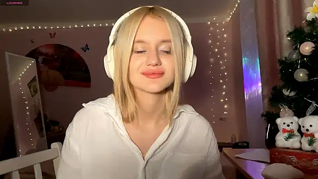 MelisaBloomy online show from January 14, 2026, 5:29 pm