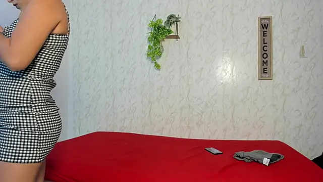 Snapshot of couple_hardroom chatting on January 7, 2026, 12:57 am couple hardroom online show from January 7, 2026, 12:57 am