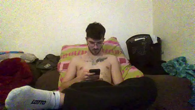 Snapshot of atreus69big chatting on April 20, 2026, 8:21 pm atreus69big online show from April 20, 2026, 8:21 pm