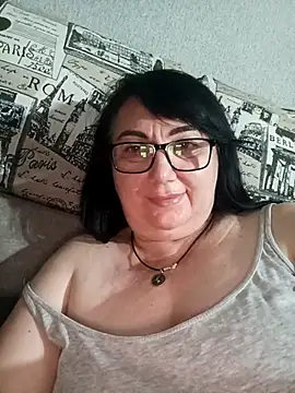 MariSwan222 online show from July 6, 2026, 8:33 pm