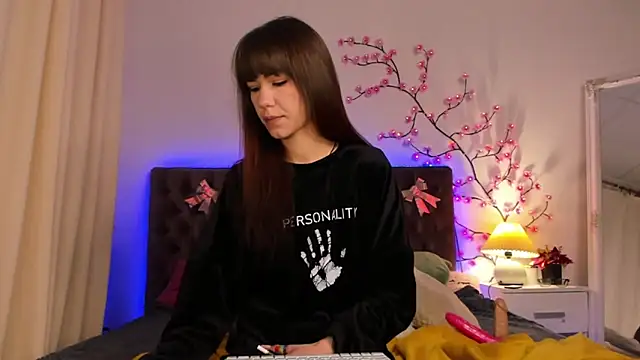 Snapshot of MilanaHotts chatting on February 6, 2026, 6:29 am MilanaHotts online show from February 6, 2026, 6:29 am