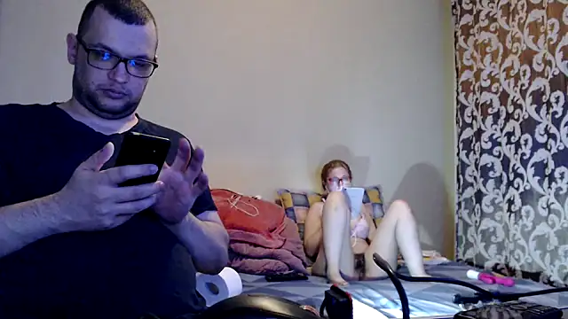 yunis32 online show from February 25, 2025, 7:25 pm