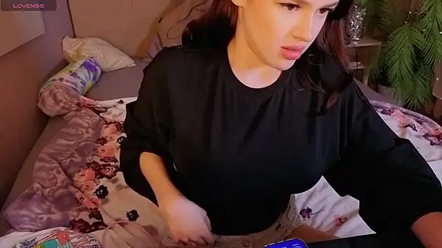 Snapshot of Holly__Bush chatting on March 1, 2026, 3:25 pm Holly Bush online show from March 1, 2026, 3:25 pm