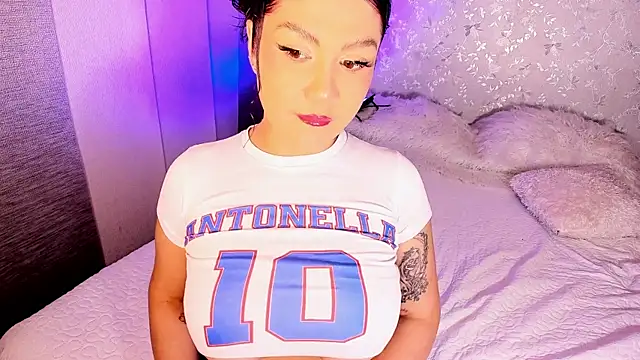 AntonellaFerrerr 1 online show from June 6, 2026, 2:27 am
