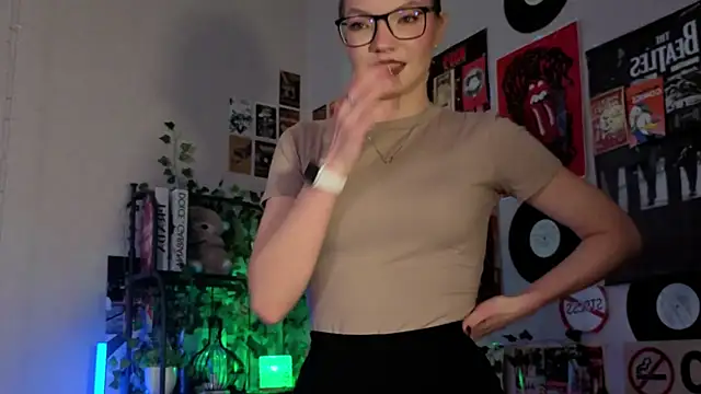 JeaneneWoltz online show from December 22, 2025, 9:06 am