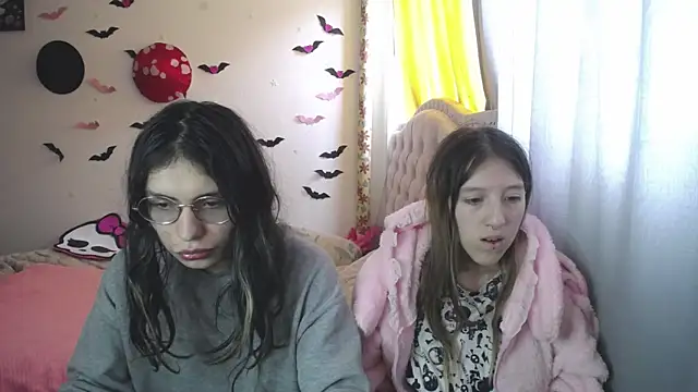 Briar y Blair online show from March 13, 2026, 4:13 pm