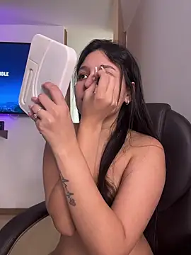 Camila sanchez25 online show from May 13, 2026, 7:00 pm