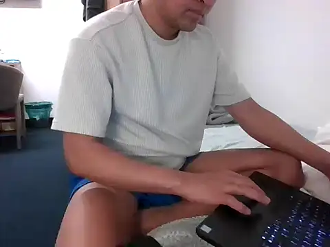 Snapshot of sweetpinoy2027 chatting on February 1, 2026, 5:17 am sweetpinoy2027 online show from February 1, 2026, 5:17 am