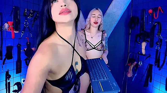 Snapshot of Mrcharlottte_queen_bdsm chatting on January 17, 2026, 9:18 pm Mrcharlottte queen bdsm online show from January 17, 2026, 9:18 pm