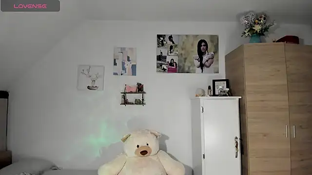 Snapshot of VEROSlen- chatting on January 8, 2026, 2:41 pm VEROSlen- online show from January 8, 2026, 2:41 pm