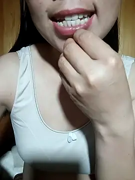 Snapshot of Chloe-ee chatting on February 5, 2026, 7:29 pm Chloe-ee online show from February 5, 2026, 7:29 pm