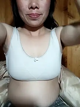 Snapshot of Chloe-ee chatting on February 9, 2026, 9:57 am Chloe-ee online show from February 9, 2026, 9:57 am