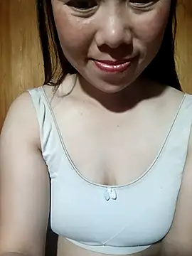 Snapshot of Chloe-ee chatting on February 15, 2026, 10:50 pm Chloe-ee online show from February 15, 2026, 10:50 pm