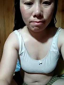 Snapshot of Chloe-ee chatting on February 23, 2026, 10:18 pm Chloe-ee online show from February 23, 2026, 10:18 pm