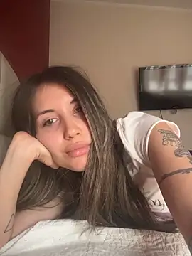 saphirafox online show from January 17, 2026, 12:43 pm