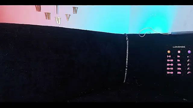 sofitabares  online show from April 14, 2026, 9:32 pm