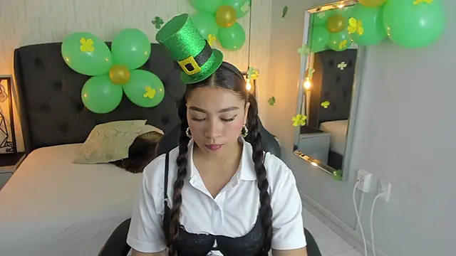 Snapshot of angelinemore chatting on March 17, 2026, 8:45 pm angelinemore online show from March 17, 2026, 8:45 pm